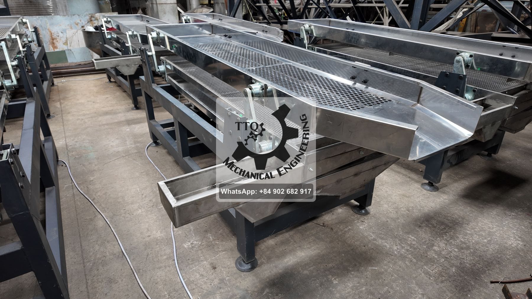 Perforated vibrating separation decks on their spring linkages, in build